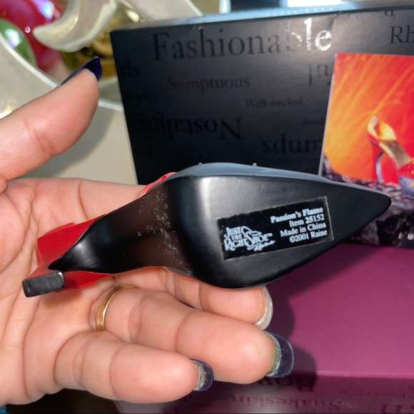 Raine Just the Right Shoe 2001 “Passion’s Flame” Style 25152 - Picture 6 of 11